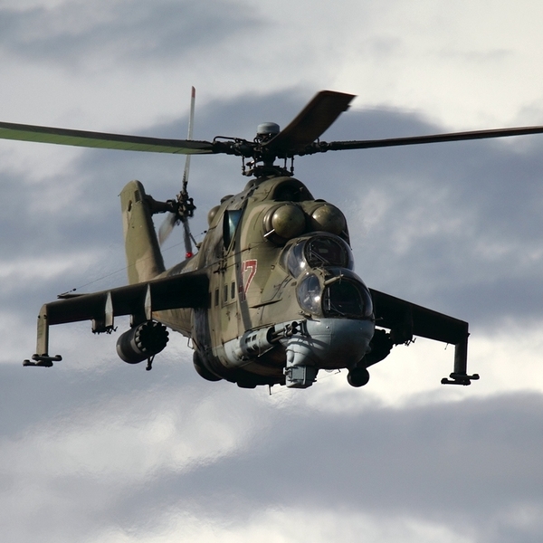 Боевые вертолеты над пляжем – развлечение для отдыхающих в Крыму