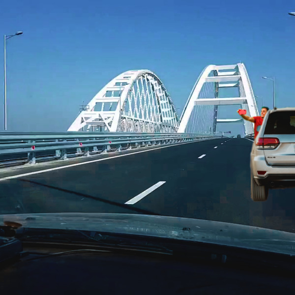 Любителя видов, открывающихся с Крымского моста, сбил грузовик