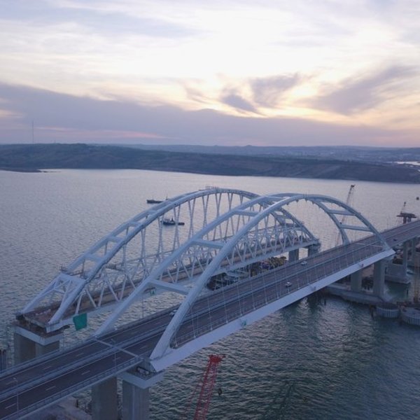 Ж/д арка соединилась с первым пролетом Крымского моста